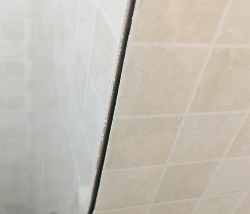 浦口瓷砖空鼓维修公司分享阳台瓷砖脱落的修复过程可以分为以下几个步骤